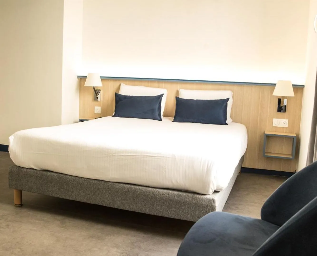 Kyriad Villefranche Sur Saone Hotel